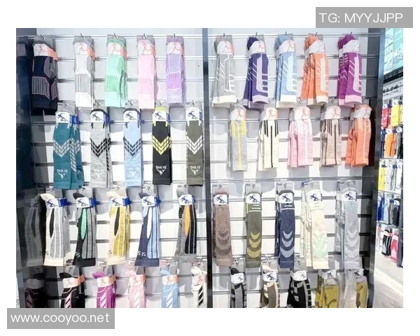 球袜的演变与发展:从功能性到时尚潮流的多维探索